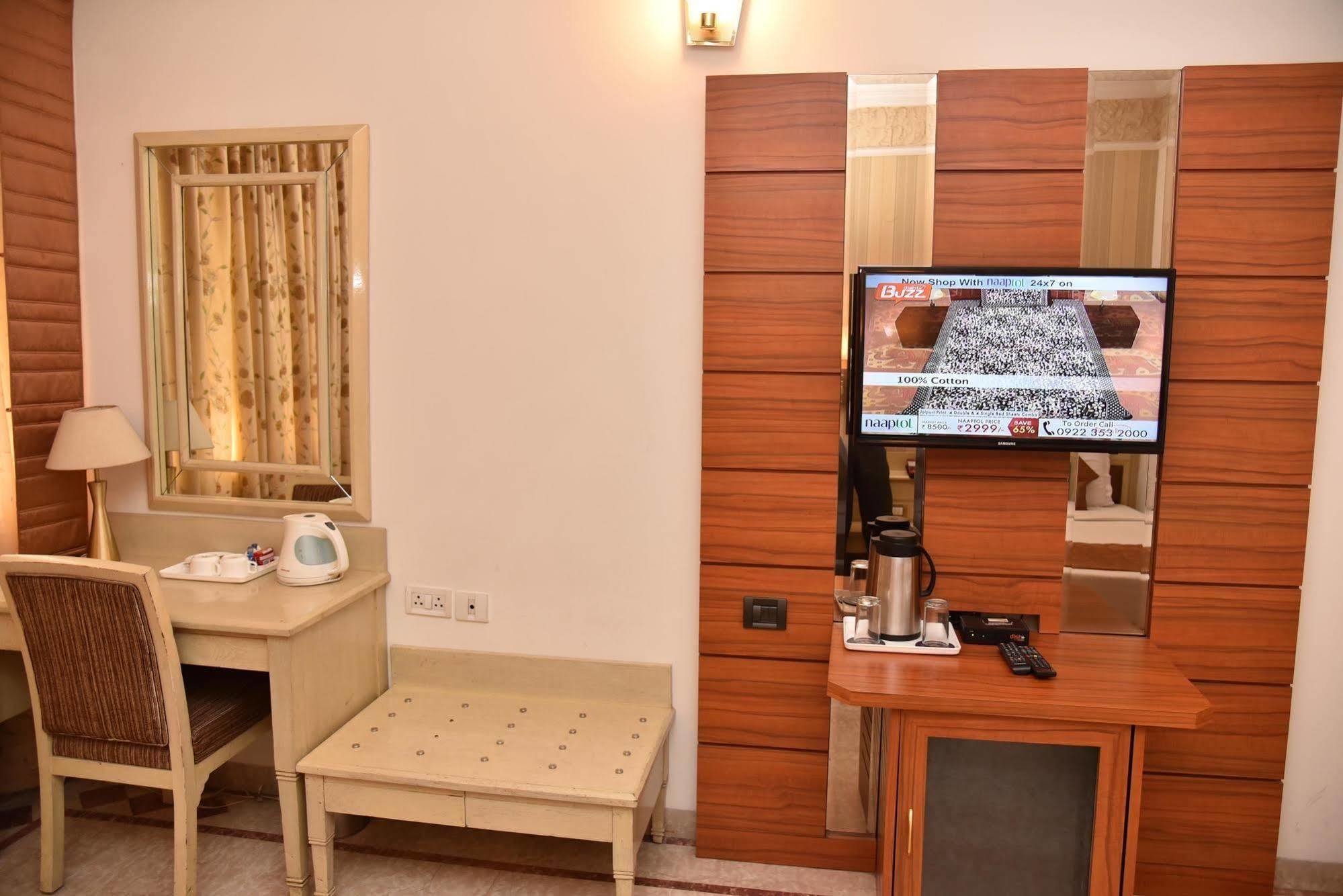 Hotel Park Grand Chandigarh Exterior photo