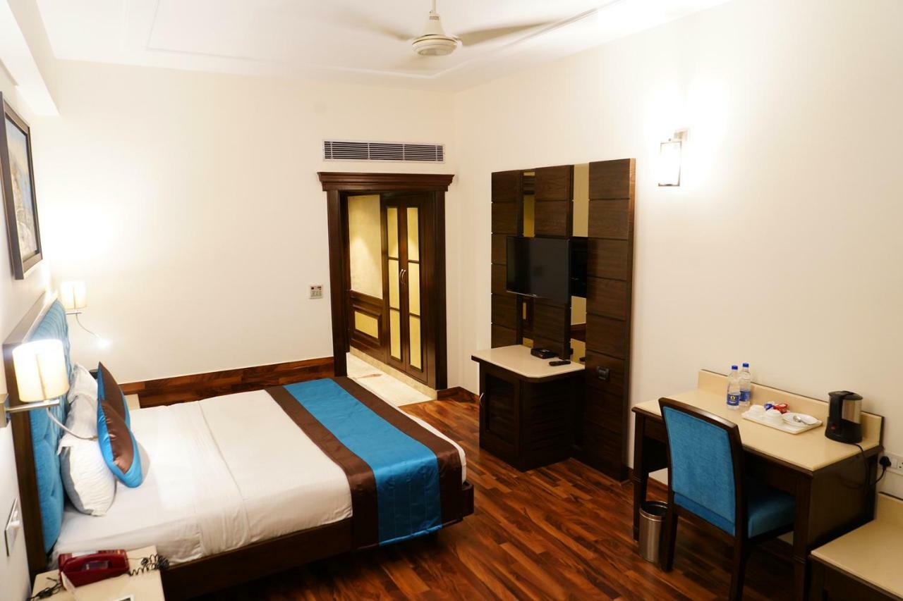 Hotel Park Grand Chandigarh Exterior photo